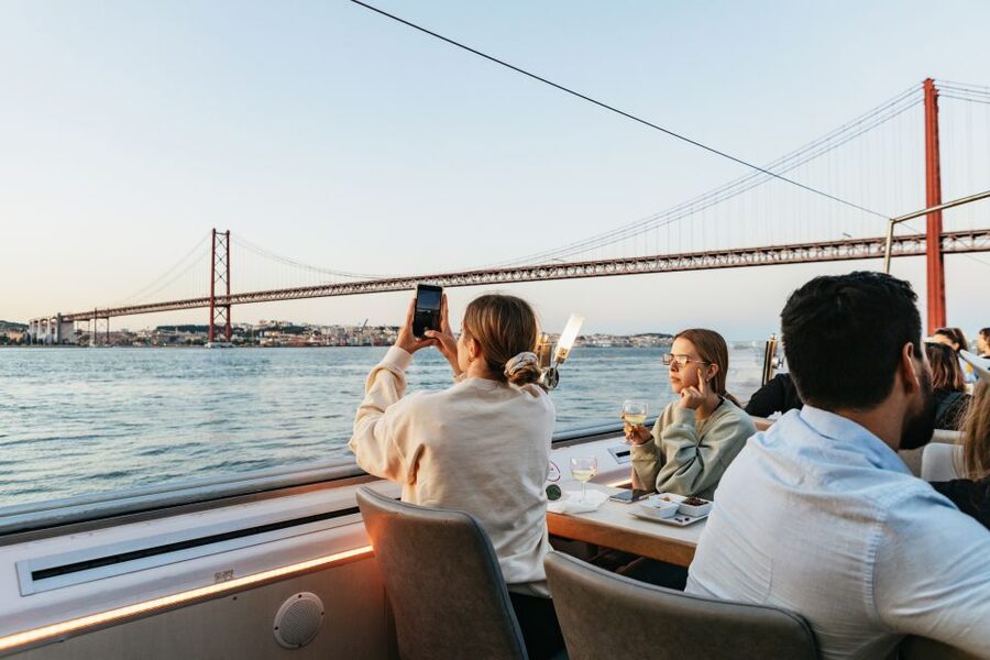 Lisbon: Sunset Cruise with Welcome Drink and Snacks - Boarding near Praça do Comércio