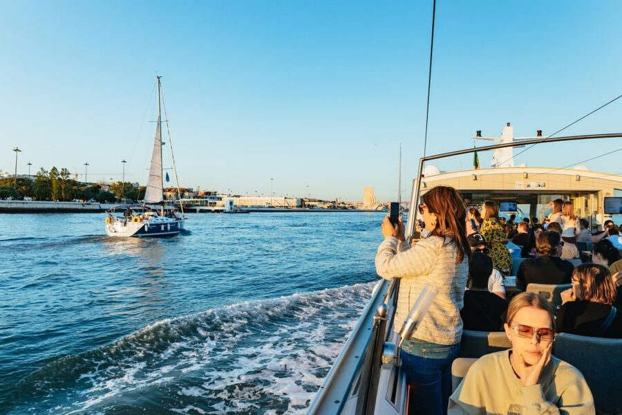Lisbon: Sunset Cruise with Welcome Drink and Snacks - The sunset viewpoint and the return past the bridge