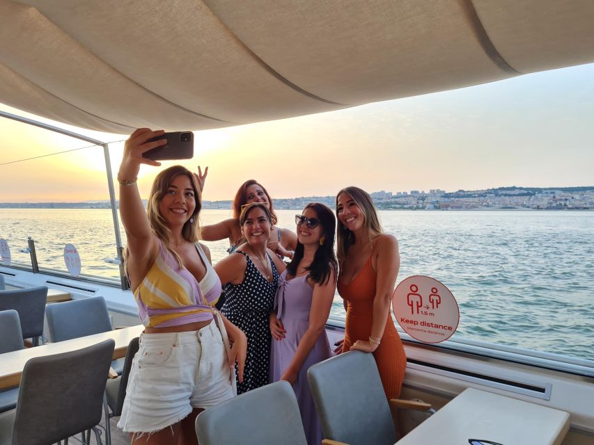 Lisbon: Sunset Cruise with Welcome Drink and Snacks - Choosing the right place on the boat