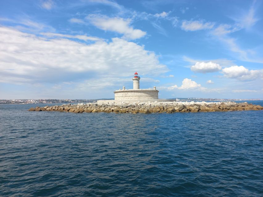 Lisbon: Tagus River Cruise to the Ocean & Dolphin Watching - Returning past the river beaches