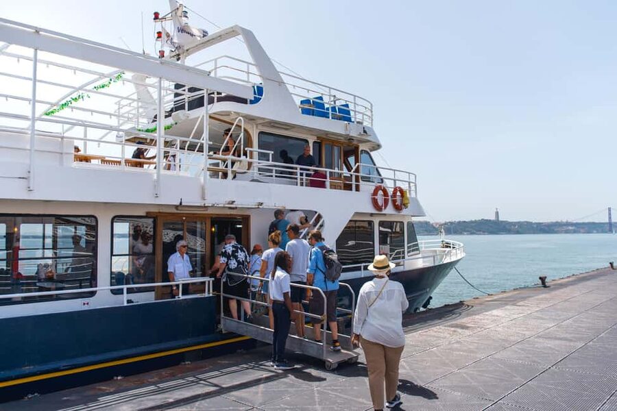 Lisbon: Tagus River Cruise with Welcome Drink - Is the audio guide worth using?