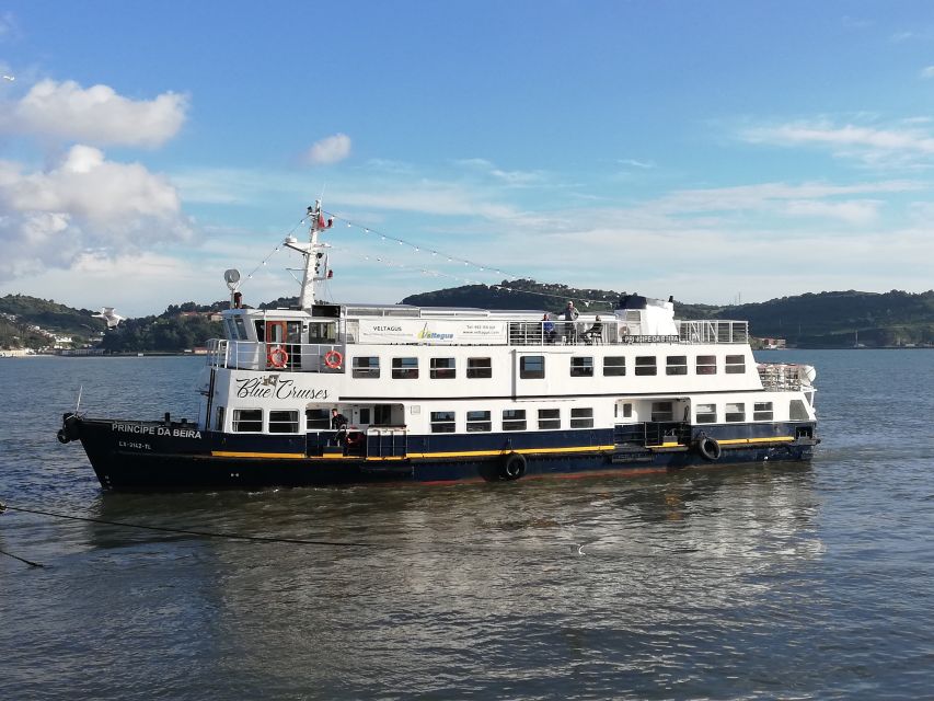 Lisbon: Tagus River Cruise with Welcome Drink - Starting at Estação Fluvial Sul e Sueste