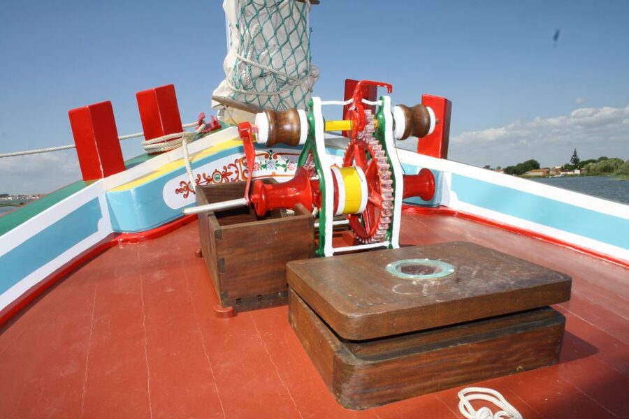 Lisbon: Tagus River Express Cruise in a Traditional Vessel - Starting beside Terreiro do Paço