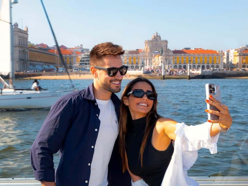 Lisbon: Tejo River Sightseeing Cruise - Passing beneath the 25th of April Bridge
