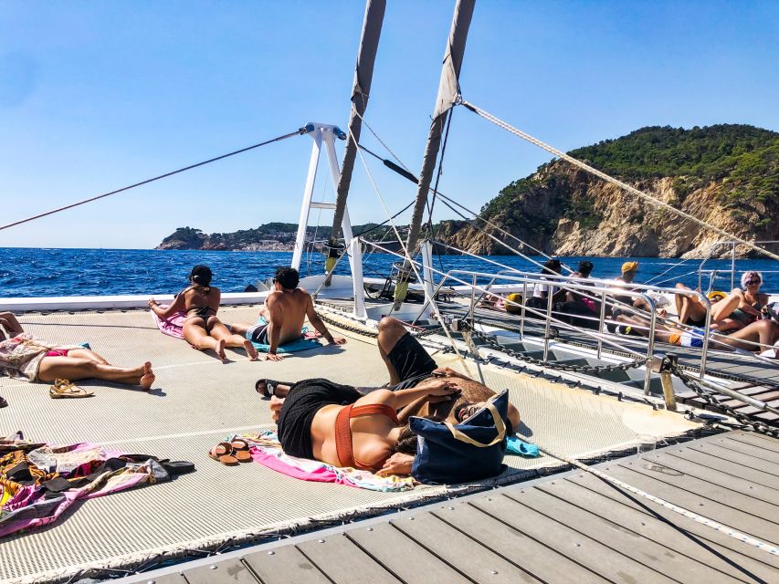 Lloret de Mar: Catamaran Sailing Cruise with BBQ and Drinks - A beachside start in Lloret de Mar