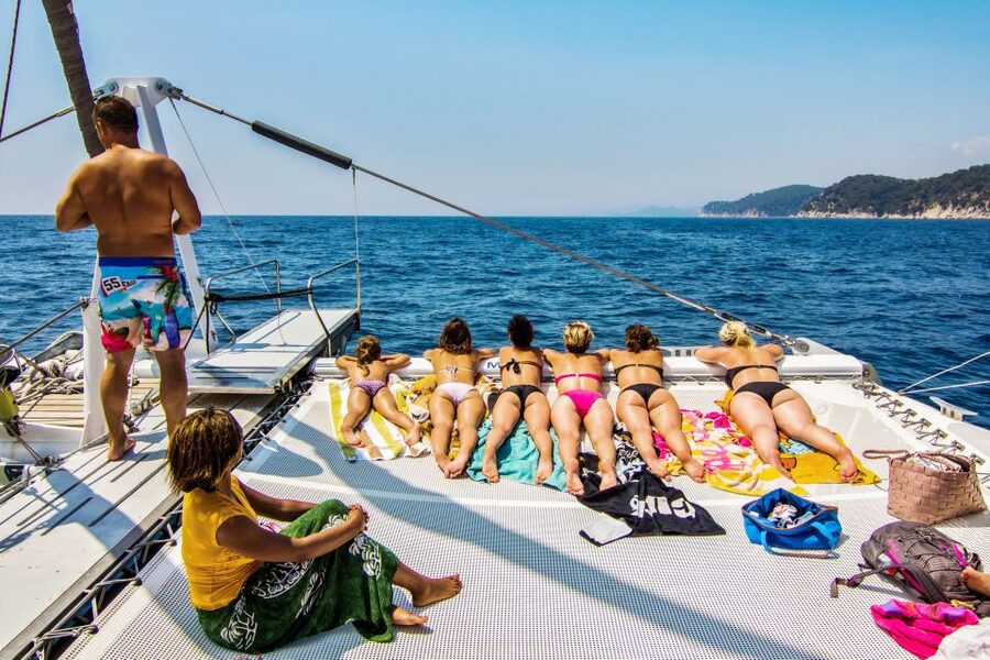 Lloret de Mar: Catamaran Sailing Cruise with BBQ and Drinks - What arrives on the BBQ buffet