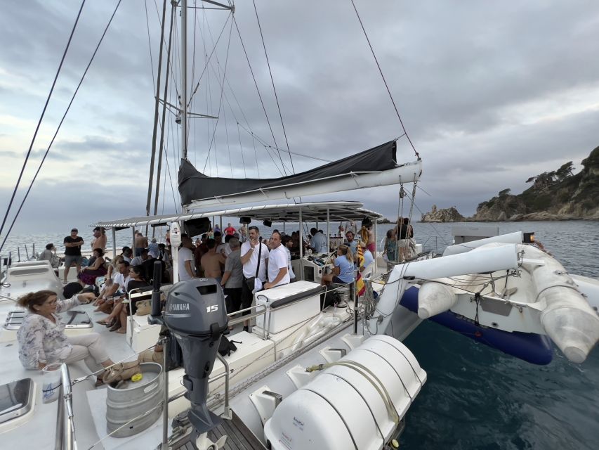 Lloret de Mar: Sunset Catamaran Cruise with DJ and Drinks - The DJ, drinks, and evening mood