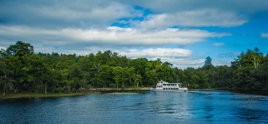 Loch Lomond: Island Discovery 2-Hour Cruise - A comfortable boat with a useful bar