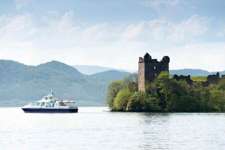 Loch Ness: Urquhart Castle Round-Trip Cruise - The approach to Urquhart Castle