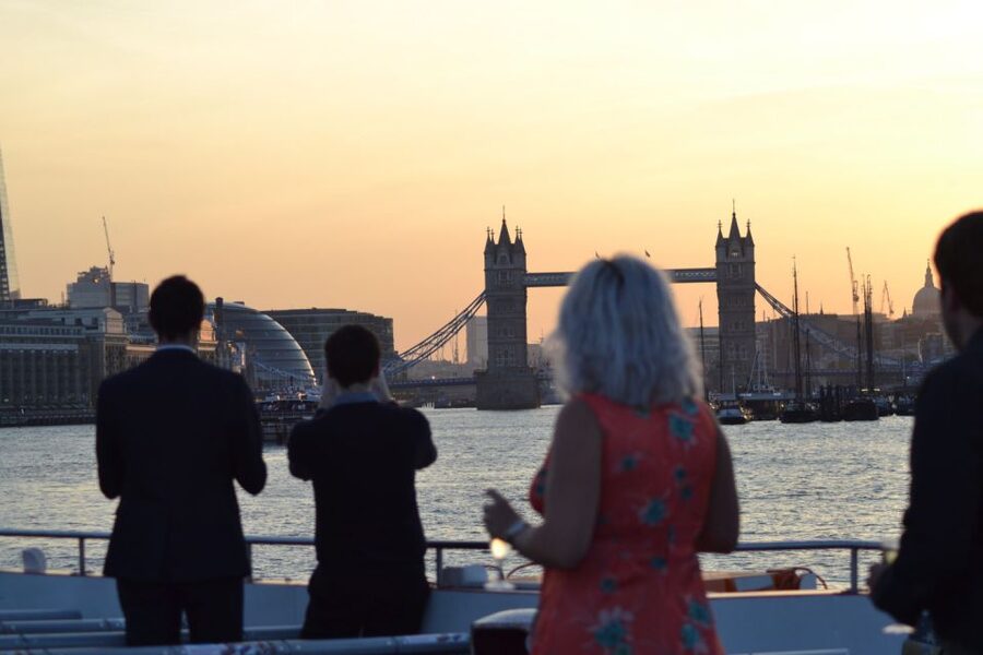 London: River Thames Evening Cruise with Bubbly and Canapés - Quick take