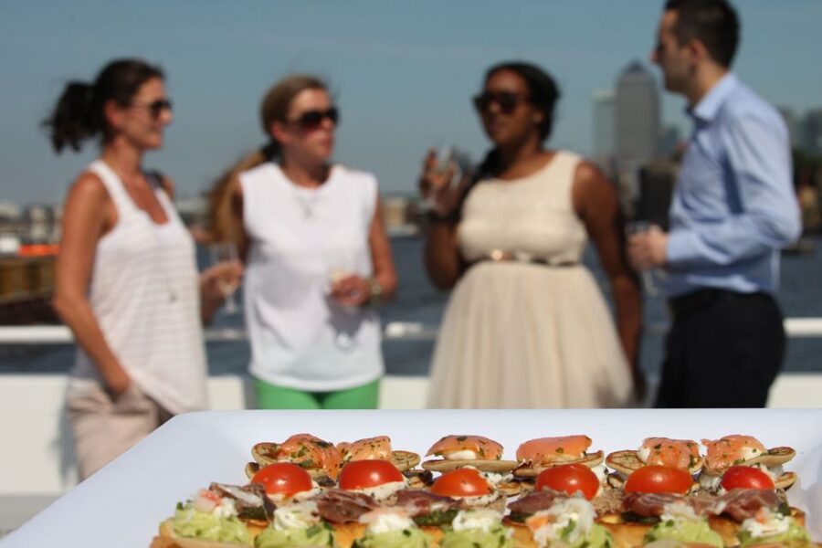London: River Thames Evening Cruise with Bubbly and Canapés - Who should book this Thames cruise?
