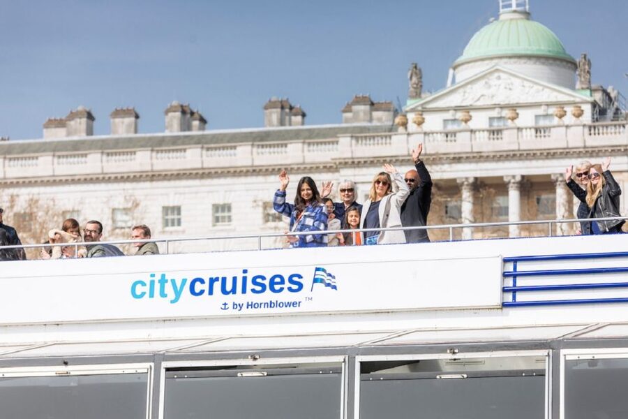 London: River Thames Hop-On Hop-Off Sightseeing Cruise - What the live commentary adds