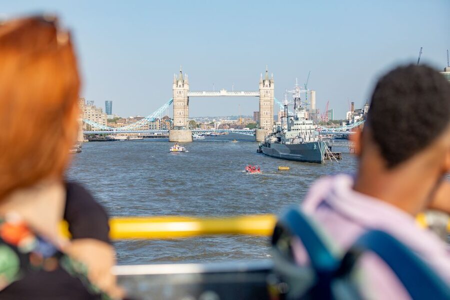 London: Tootbus Hop-on Hop-off (Optional River Cruise) - Commentary, headphones, and the Tootbus app