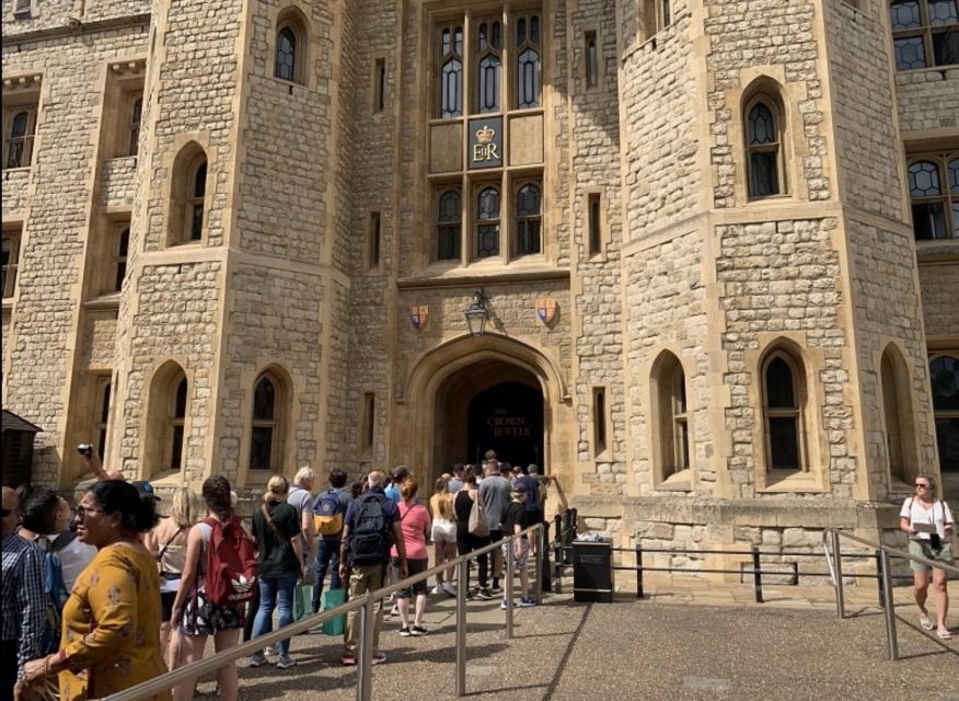 London: Tower of London Guided Tour with Boat Ride - The Jewel House and Crown Jewels