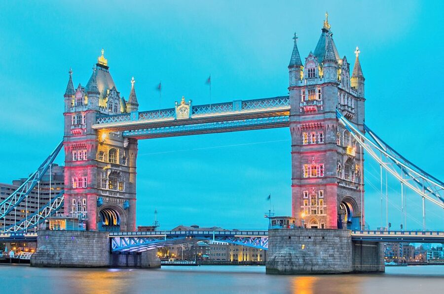 London: Westminster to Tower Bridge River Thames Cruise - Commentary, refreshments, and the onboard feel