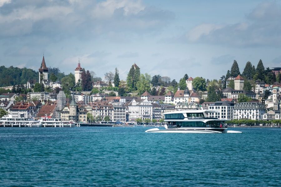 Lucerne: Round-Trip Catamaran Cruise on Lake Lucerne - Is one hour enough?