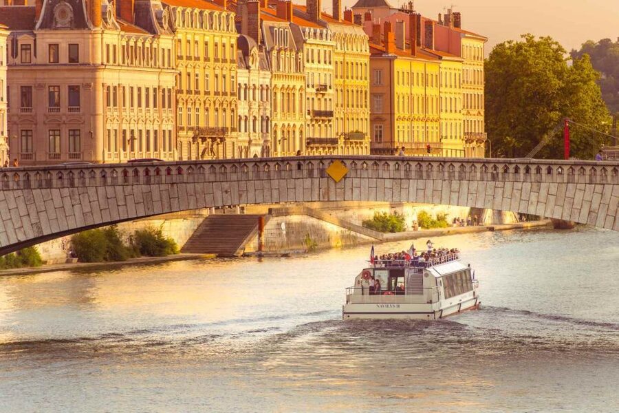 Lyon: Guided Sightseeing Cruise - Commentary that keeps the hour moving