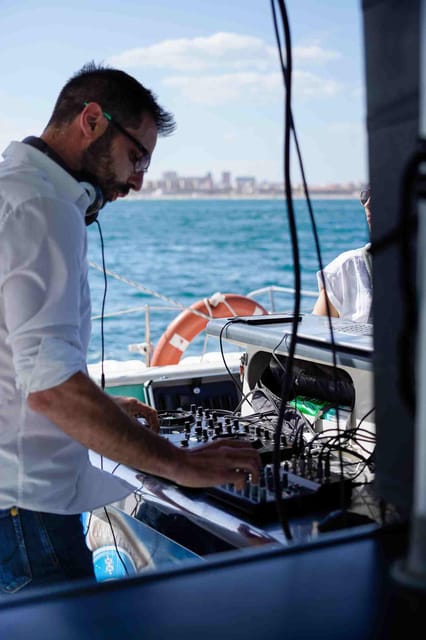 Malaga: Catamaran Sailing Cruise with Swimming & Optional DJ - How crowded is the catamaran?