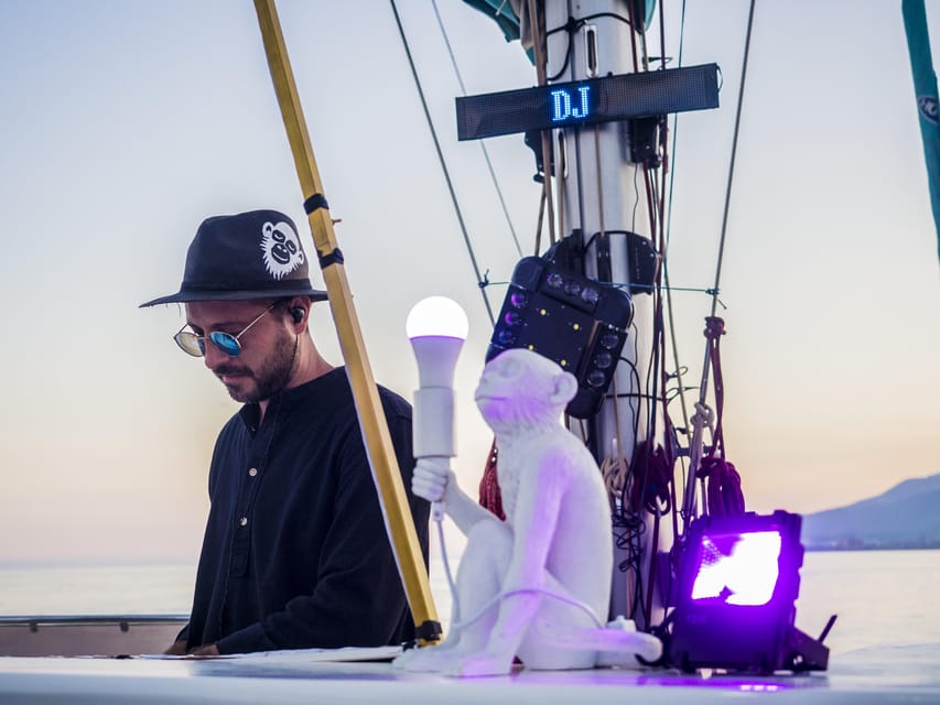 Malaga: Catamaran Sunset or Night Cruise w/ Live DJ & Drink - Should you book the Mundo Marino catamaran cruise?