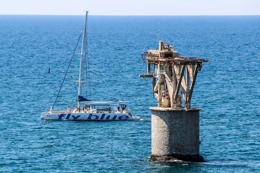 Málaga: Scenic Catamaran Cruise - Sailing Out from Muelle Uno