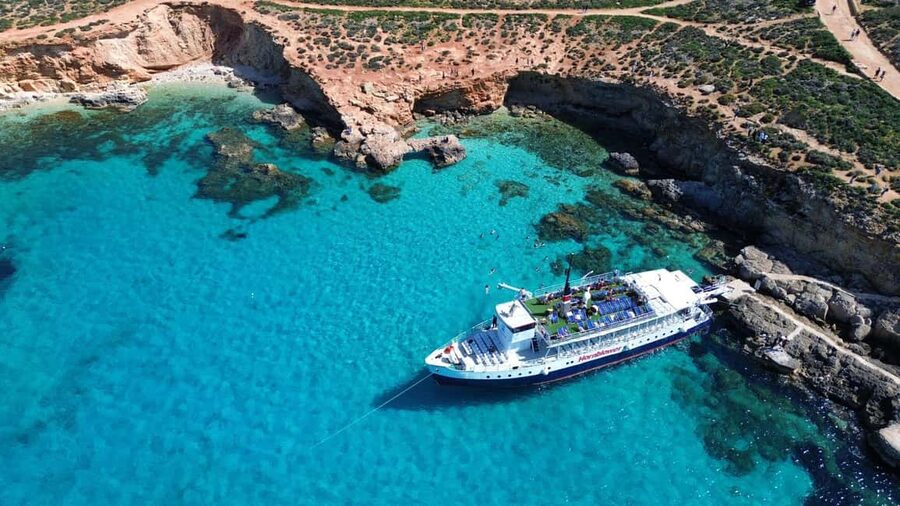 Malta: Gozo, Comino & Blue Lagoon Cruise - swim & sightsee - Boarding the white and blue Hornblower