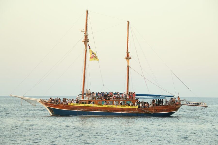 Malta: Lazy Pirate Boat Party with Drinks & Food - The open bar and included food