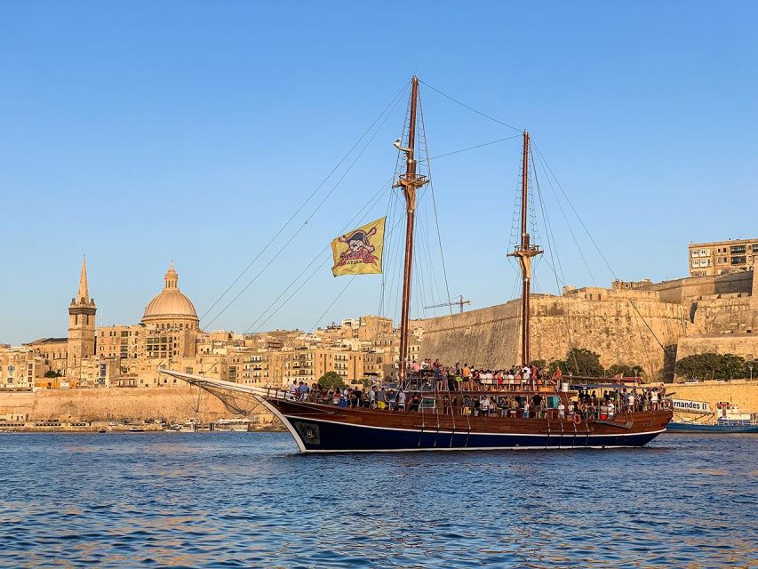Malta: Lazy Pirate Boat Party with Drinks & Food - The DJ, dancing, and social mood
