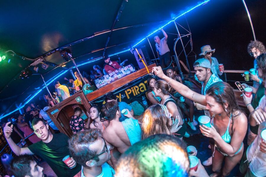 Malta: Lazy Pirate Boat Party with Drinks & Food - Who should book the Lazy Pirate?