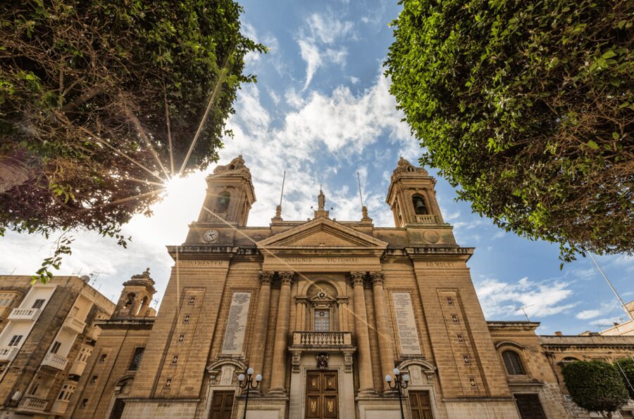 Malta: The Three Fortified Cities Tour including Boat Trip - The drive past Cospicua sets the scene
