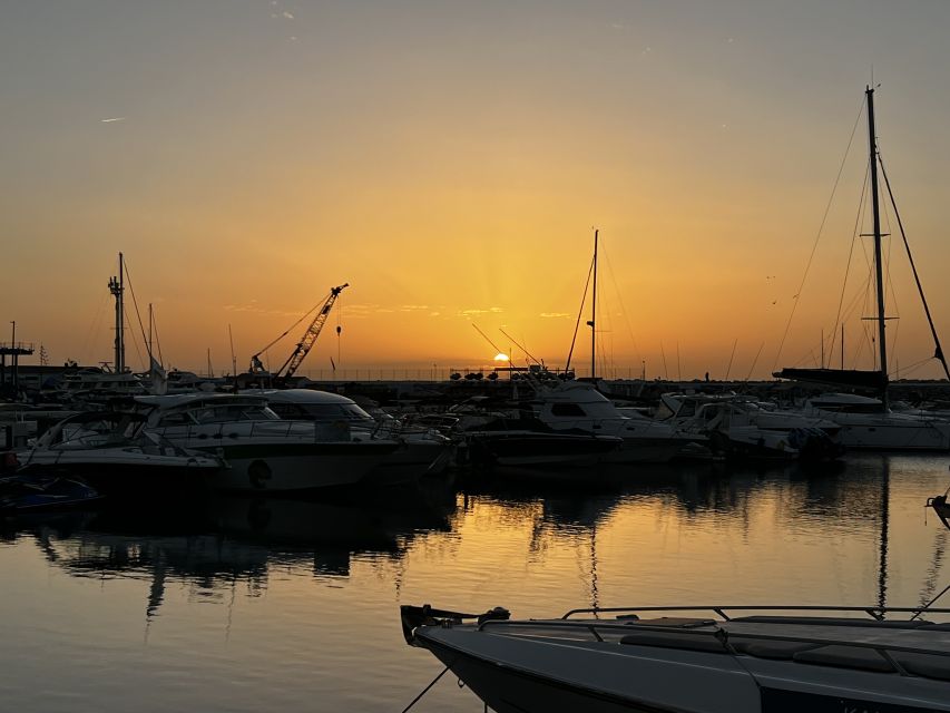 Marbella: Sunset Sailing Trip with Drinks and Snacks - Why sunset works so well from Puerto Banús