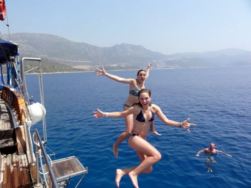 Marmaris: Boat Trip with Unlimited Drinks and BBQ Lunch - From Marmaris Harbor to Heaven Island