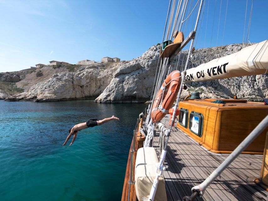 Marseille: Calanques Sailing Day Trip with Lunch and Wine - Setting out from Marseille on Le Don du Vent