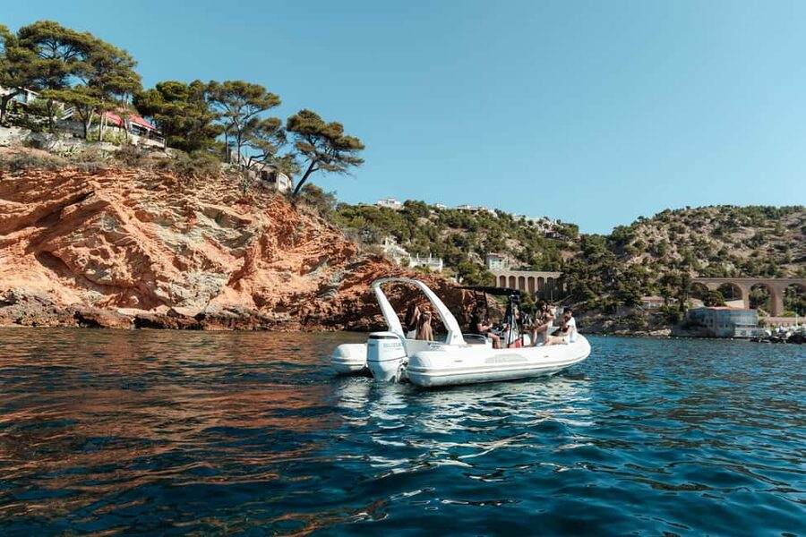 Marseille: Côte Bleue Calanques Boat Tour with Swimming - Eaux Salées gives you your first swim