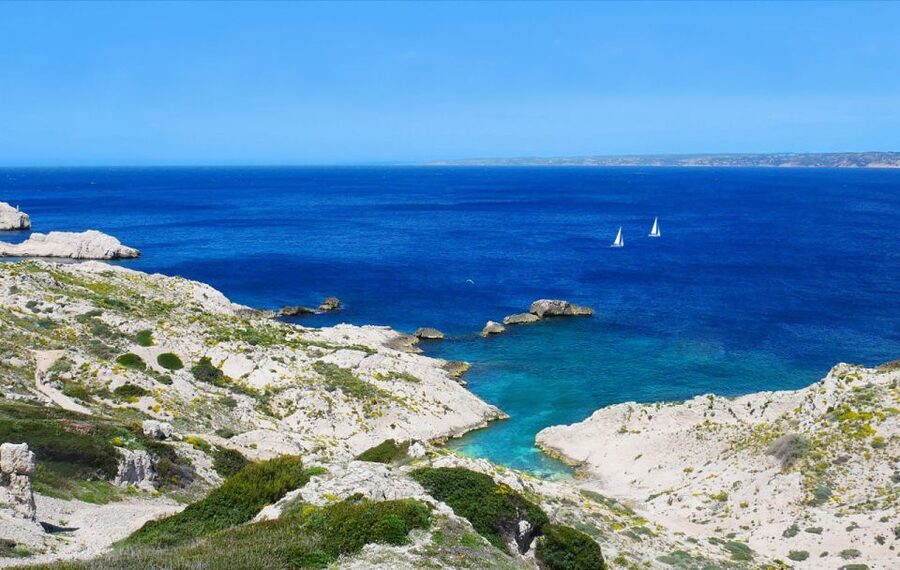 Marseille: Frioul Calanques Sailing Trip - Sailing out from Marseille at 14:15