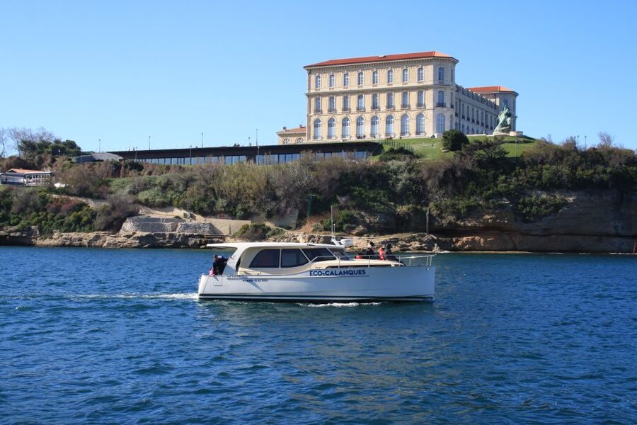 Marseille: Sunset Boat Cruise with Buffet and Organic Wine - A two-hour pause near the Frioul archipelago
