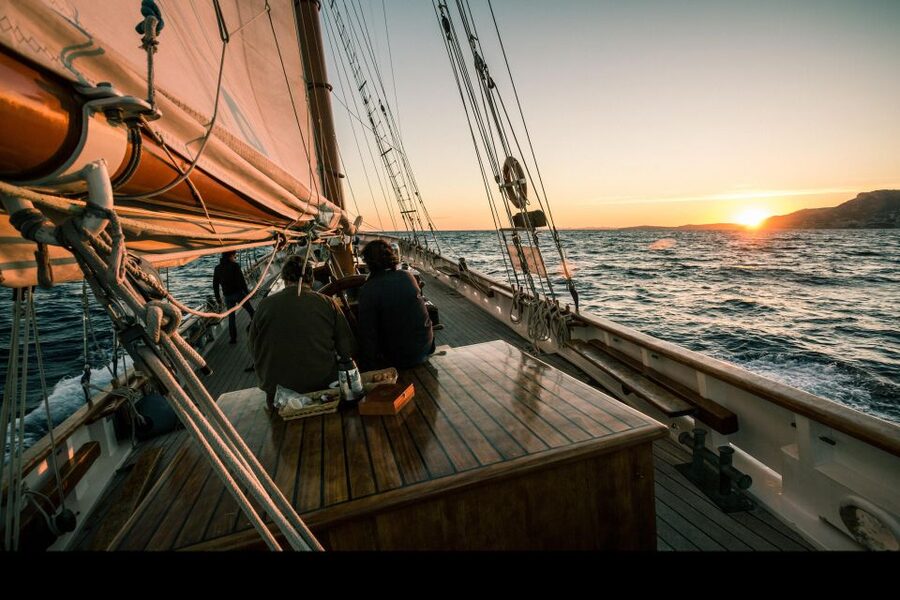 Marseille: Sunset Sailing Cruise with Dinner and Wine - Sailing toward Frioul and the rocky coves
