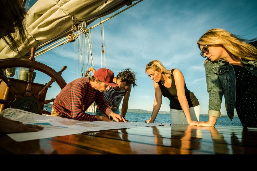 Marseille: Sunset Sailing Cruise with Dinner and Wine - Two hours at the Frioul archipelago