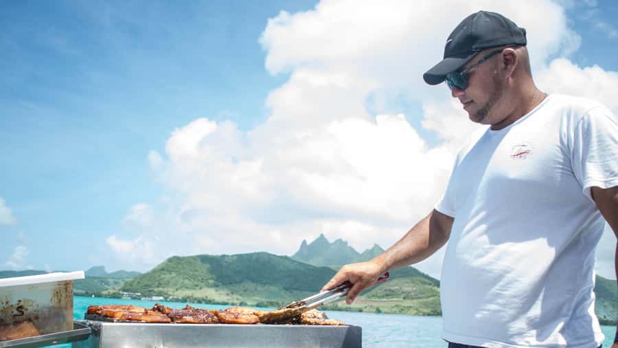 Mauritius: Catamaran Day Cruise to lle aux Cerfs with Lunch - Snorkeling in the Mauritius lagoon