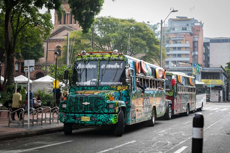 Medellin: Guatapé Day Trip & Boat to Pablo Escobar's Estate - Guides, language, and the human side of the day