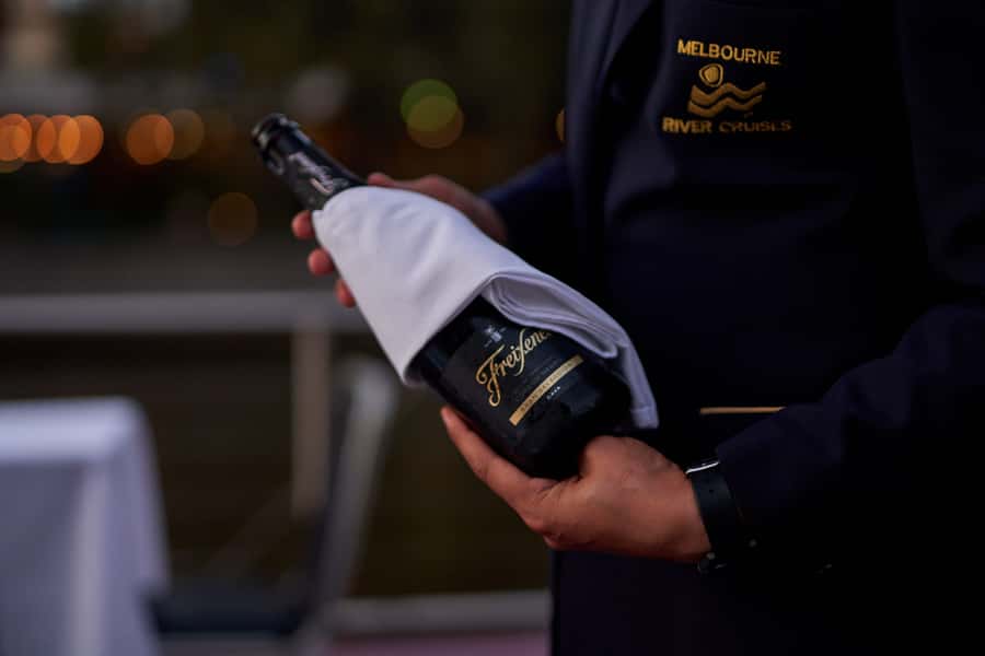Melbourne: 4-Course Dinner Cruise with Drinks - Drinks Included Throughout the Evening