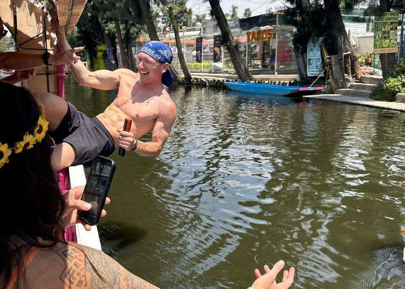 Mexico City: Xochimilco Boat Party with Unlimited Drinks - How the two-hour schedule fits together
