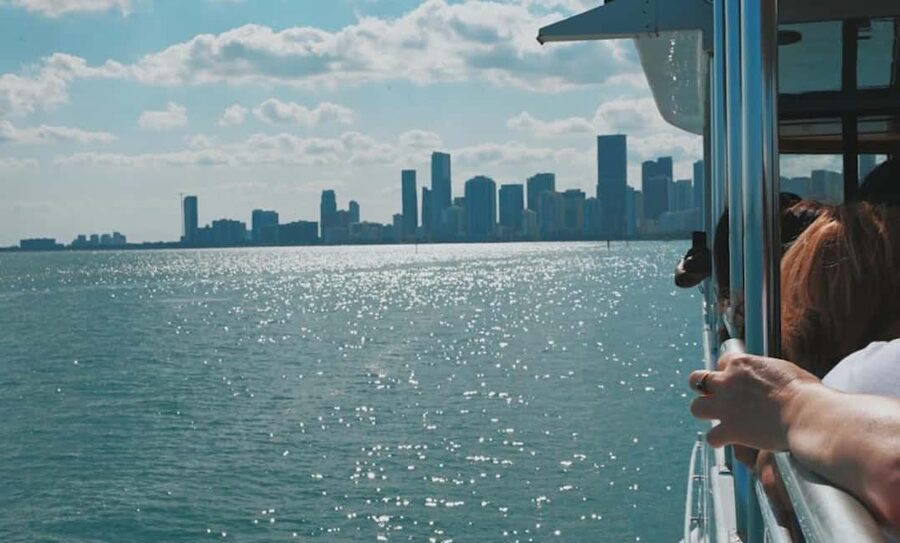 Miami: Biscayne Bay Millionaire's Homes Sightseeing Cruise - From Freedom Tower to Downtown Miami