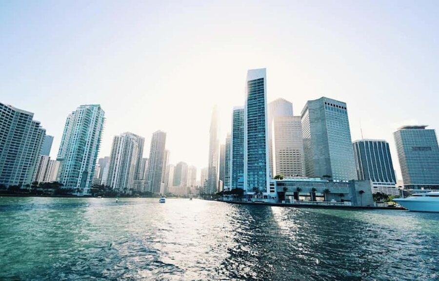 Miami: Biscayne Bay Millionaire's Homes Sightseeing Cruise - Fisher Island and the South Beach shoreline