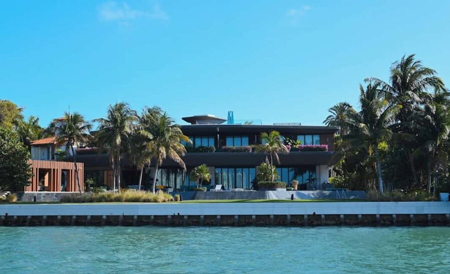 Miami: Biscayne Bay Millionaire's Homes Sightseeing Cruise - PortMiami and the working side of the bay