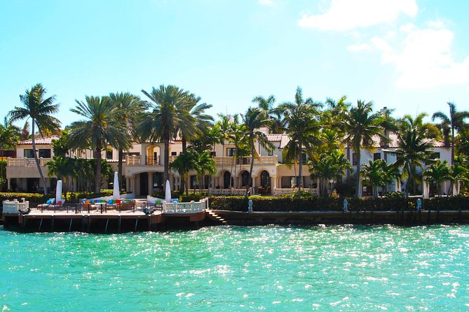 Miami Biscayne Bay rich and famous Sightseeing Boat Tour - Music, photos, and the onboard mood