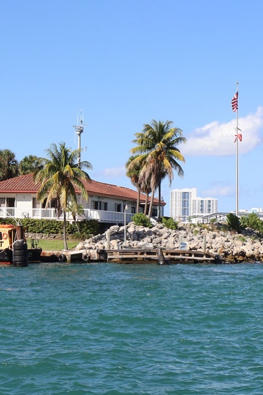 Miami Skyline Cruise of Millionaire Homes - Why a Biscayne Bay cruise is a smart Miami introduction