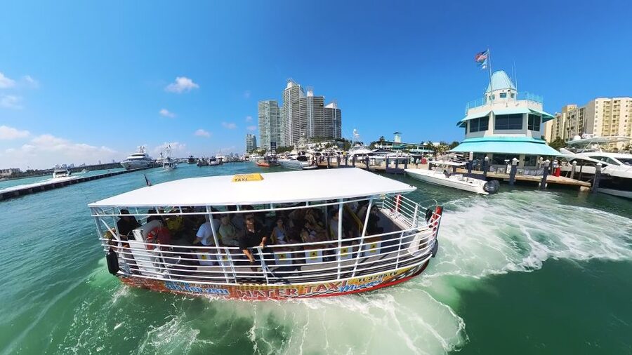 Miami Skyline Cruise of Millionaire Homes - What the 75-minute boat ride feels like