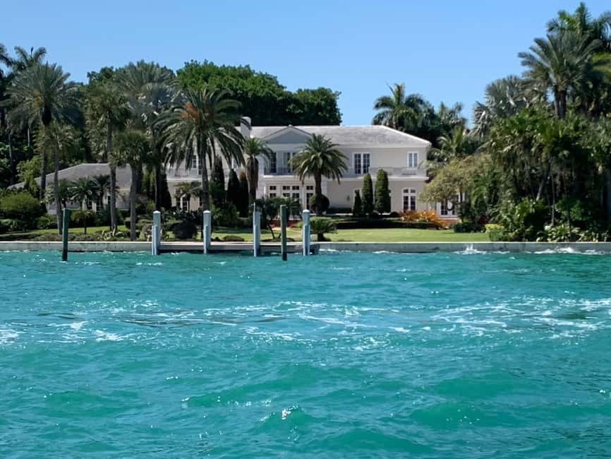 Miami Skyline Cruise of Millionaire Homes - Downtown Miami and Brickell from the water