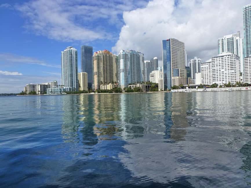 Miami Skyline Cruise of Millionaire Homes - Finding the boat at Bayside Marketplace