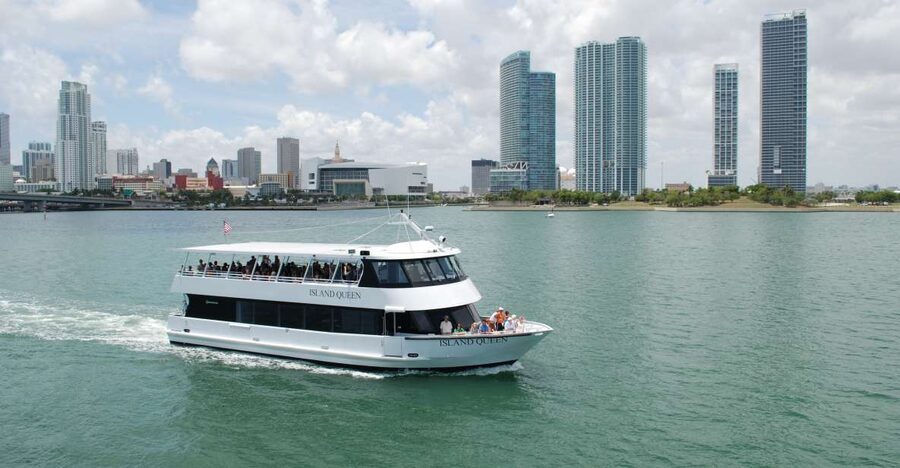 Miami: The Original Millionaire’s Row Cruise - The first views: Downtown Miami and the port